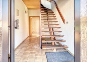 EG Eingang Treppe zum OG