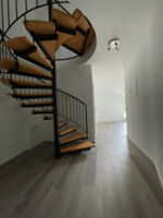 Flur m. Treppenaufgang