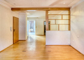 von Wohnzimmer in Esszimmer
